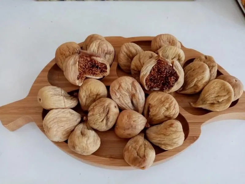 قیمت خرید انجیر خشک رفسنجان + خواص، معایب و مزایا