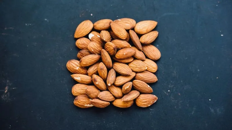 قیمت خرید مغز بادام پوست کاغذی + خواص، معایب و مزایا